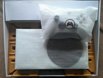 Xbox-serie S met doos. beschikbaar voor biedingen