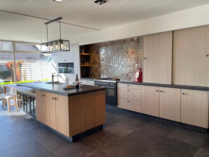 keuken, Huis en Inrichting, Keuken | Complete keukens, Nieuw, Enkelwandige keuken, Crème, Graniet of Steen, Met kookeiland, Hoogglans of Gelakt