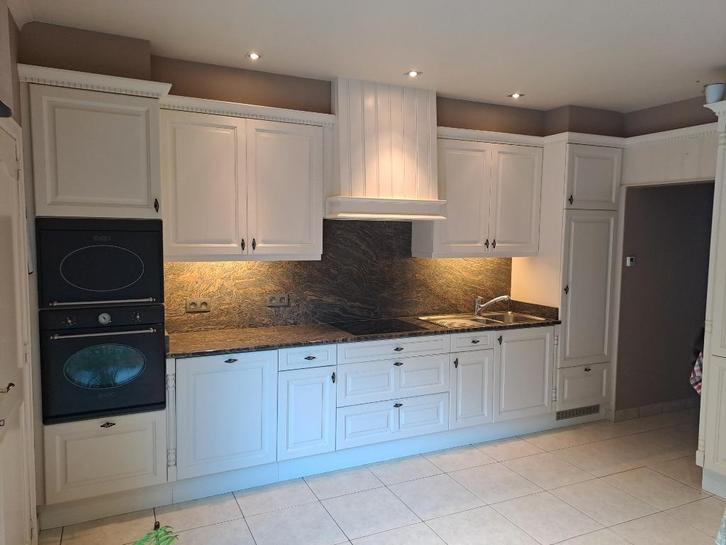 Landelijke maatwerkkeuken met granieten werkblad, Huis en Inrichting, Keuken | Complete keukens, Gebruikt, Overige typen, Wit