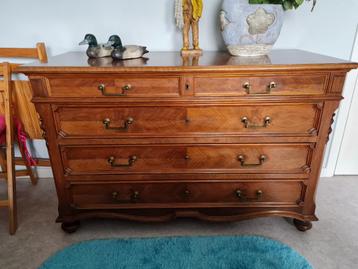 Dressoir ancien en bois massif beschikbaar voor biedingen