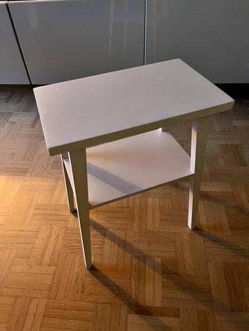 Retro houten bijzettafeltje - Stevig en overschilderbaar beschikbaar voor biedingen