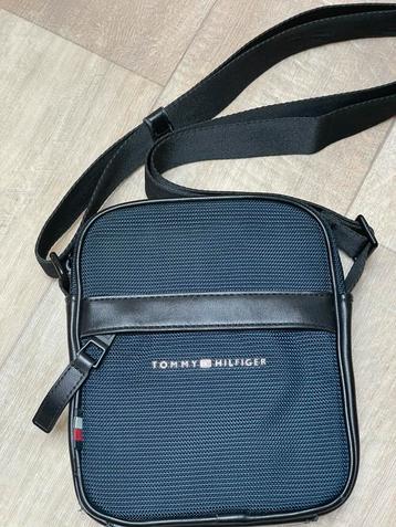 Sacoche homme tommy Hilfiger beschikbaar voor biedingen