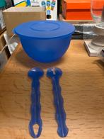 Tupperware grote kom+sla bestek blauw 1 maal gebr  voor 10 e, Enlèvement, Comme neuf, Bleu, Récipient ou Bol