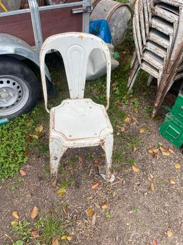 Chaise Fibrocit en fer vintage  disponible aux enchères