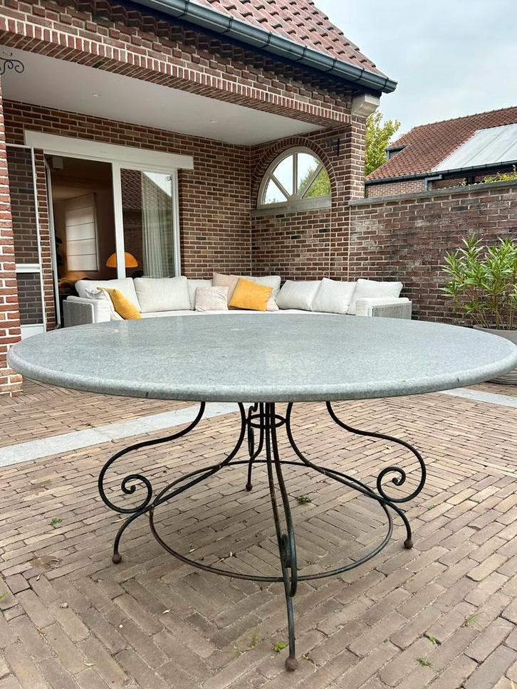 Franse Hardstenen grote ronde tuintafel papengaaienbek, Tuin en Terras, Tuintafels, Zo goed als nieuw, Rond, Ophalen