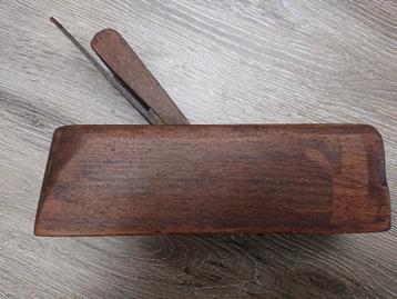 Houten schaaf beschikbaar voor biedingen