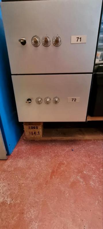 2 koffervakken met sleutel en 3 codes beschikbaar voor biedingen