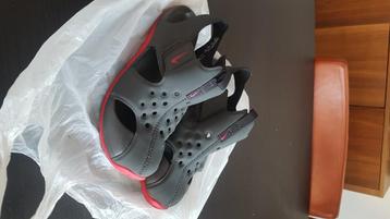 Sandales Nike 33,5. beschikbaar voor biedingen