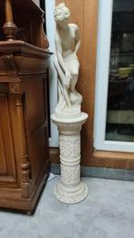 gipsen beeld op een gipsen sokkel, Antiek en Kunst, Curiosa en Brocante, Ophalen