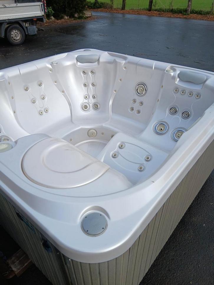 Jacuzzi gratis geleverd geplaatst, Tuin en Terras, Zwembad-toebehoren, Zo goed als nieuw, Ophalen of Verzenden