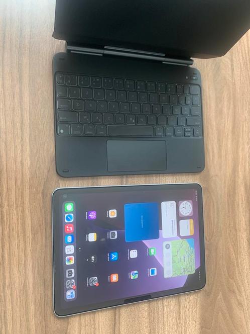 Volledige nieuwstaat ipad Air 11"(Air 6- 2025!!)+toetsenbord, Computers en Software, Apple iPads, Zo goed als nieuw, Apple iPad Air