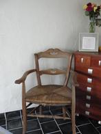 Authentieke, klassieke stoel met mooie rugleuning, Ophalen