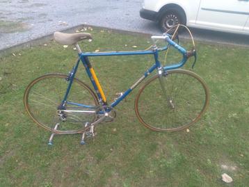 ancien vélo de course  beschikbaar voor biedingen