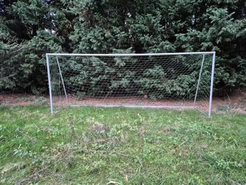 Set van 2 voetbalgoals 5m en 3m beschikbaar voor biedingen