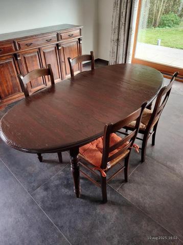 EETKAMER massief hout (tafel, stoelen en 2 kasten) beschikbaar voor biedingen