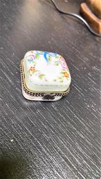 Magnifique ancien pilulier en porcelaine, Ophalen