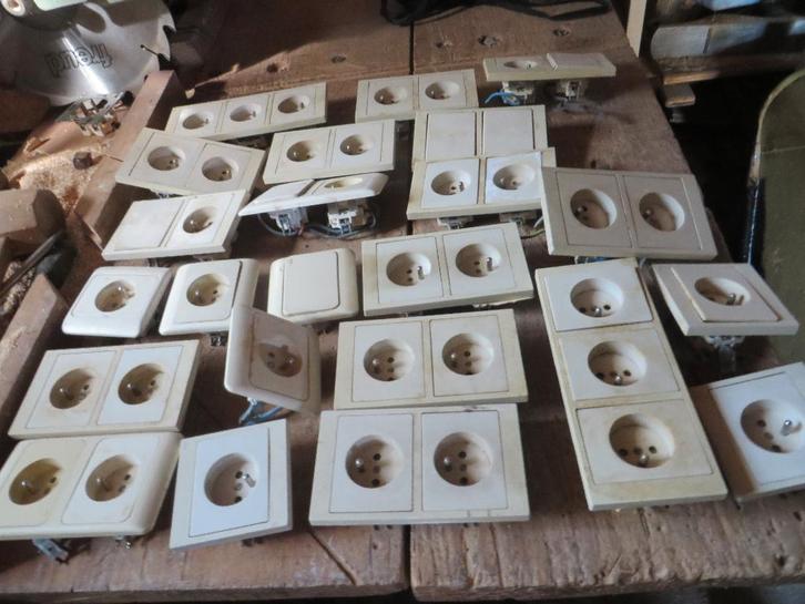 penzekeringen , stopcontacten , schakelaars, Diversen, Overige Diversen, Ophalen