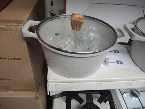Pan wit 24 cm, Huis en Inrichting, Keuken | Potten en Pannen, Nieuw, Koekenpan of Braadpan, Aluminium, Inductieplaat, Keramische plaat