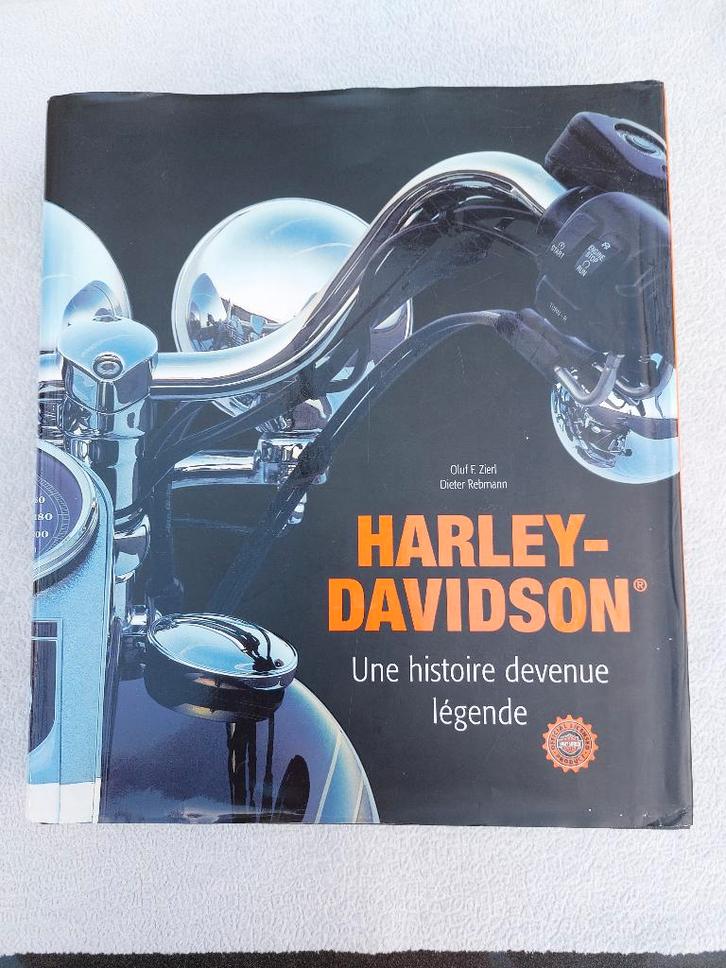 Boek geschiedenis Harley Davidson in het Frans Une histoire, Boeken, Motoren, Zo goed als nieuw, Merk of Model, Ophalen of Verzenden