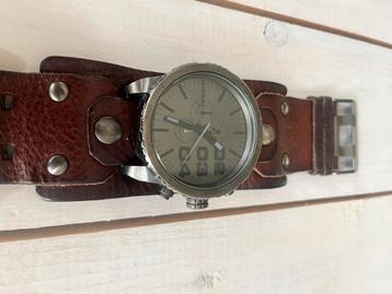 Brede special leatherband Diesel horloge of doe een goed bod
