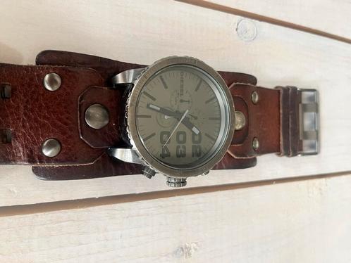 Brede special leatherband Diesel horloge of doe een goed bod, Bijoux, Sacs & Beauté, Montres | Hommes, Comme neuf, Montre-bracelet