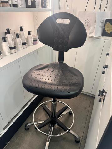 Chaise NEUVE beschikbaar voor biedingen