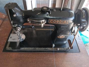 Naaimachine. Zeer oud  cordial  merk, Antiek en Kunst, Antiek | Naaimachines, Ophalen