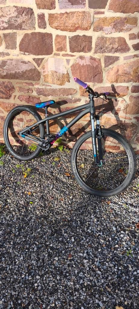 Vélo dirt nsbike zircus, Fietsen en Brommers, Fietsen | Crossfietsen en BMX, Zo goed als nieuw, Ophalen