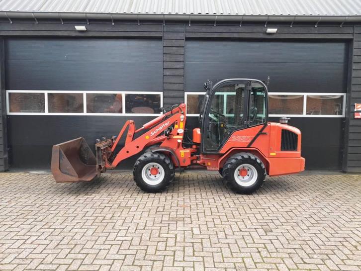 Schäffer 3350 minishovel met cabine NL kenteken, Articles professionnels, Machines & Construction | Grues & Excavatrices, Chargeuse sur pneus ou Chouleur