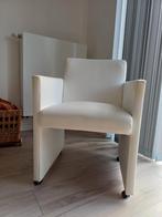 Zeteltje/stoel in gebroken wit lederlook met wieltjes, Huis en Inrichting, Zetels | Zetels, Ophalen