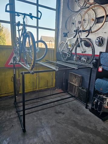 Fietsenrek 8 fietsen  beschikbaar voor biedingen
