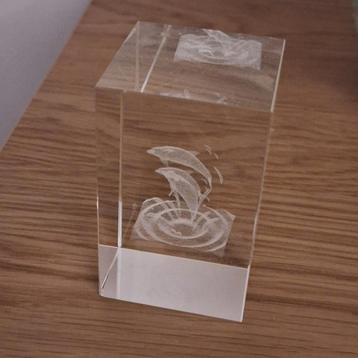 3D gegraveerd glasblok - Dolfijnen beschikbaar voor biedingen