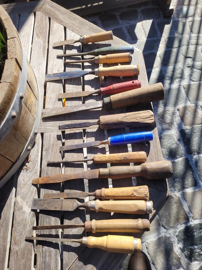 Oude houtbeitels, Ophalen