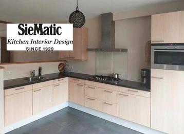 Siematic hoekkeuken van 236 x 325 cm of 296 x 265 cm beschikbaar voor biedingen