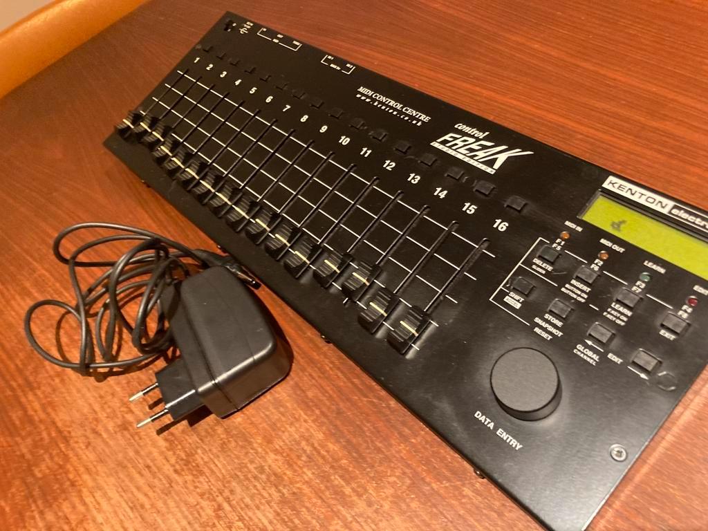 ② Kenton control freak — Midi-apparatuur — 2dehands