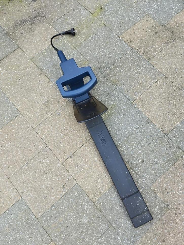 Oerdegelijke elektrische heggenschaar.   (AEG HES 50), Tuin en Terras, Heggenscharen, Zo goed als nieuw, Elektrisch, Ophalen