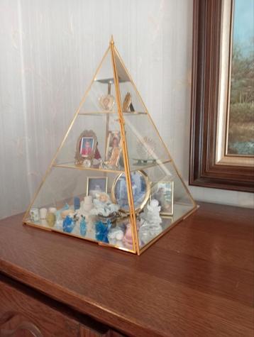 Pyramide de verre, Enlèvement