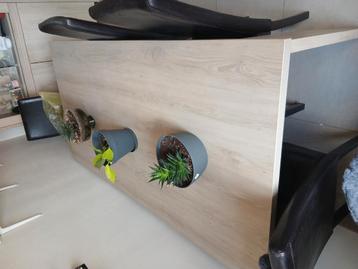 Eettafel beschikbaar voor biedingen