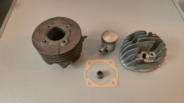 Originele vespa pk50/ ape 50  cilinderkit, Fietsen en Brommers, Brommeronderdelen | Algemeen, Gebruikt, Blok, Ophalen of Verzenden