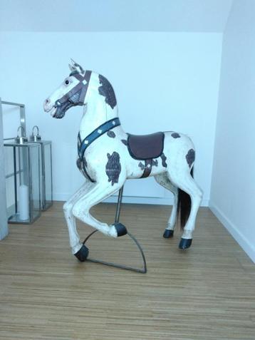 houten paard beschikbaar voor biedingen