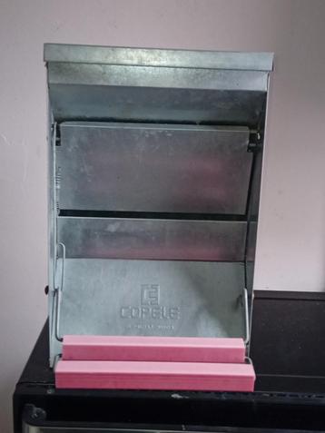 Voerbak voor ongediertebestrijding voor pluimvee beschikbaar voor biedingen