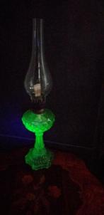 Uranium glas OilLamps., Antiek en Kunst, Antiek | Glaswerk en Kristal, Ophalen of Verzenden