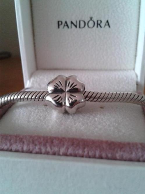 Pandora bedel klavertje 4, Handtassen en Accessoires, Bedels, Pandora, Zilver, 1 bedel, Ophalen of Verzenden