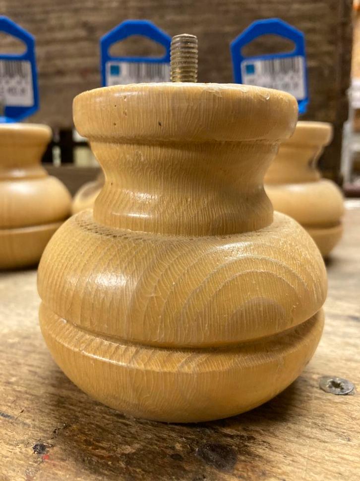Vier Ongebruikte Pine-houten meubelpoten !, Doe-het-zelf en Bouw, Hout en Planken, Zo goed als nieuw, Overige typen, Grenen, Ophalen