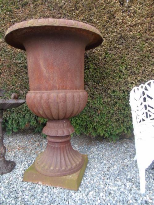 Verroeste gietijzeren wastafel in Medici-stijl, plantenbak,, Tuin en Terras, Tuinvazen, Nieuw, Ophalen