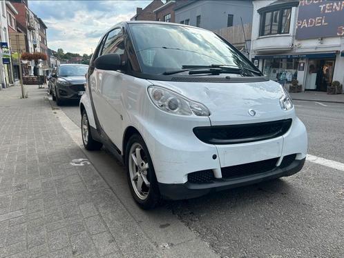 Smart 1.0 2011 98.000km Prete à immatriculée, Auto's, Smart, Particulier, ForTwo, Benzine, Euro 5, 2 deurs, Automaat, Wit, Zwart