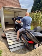 Aanhangwagen met moever en rekken, Ophalen