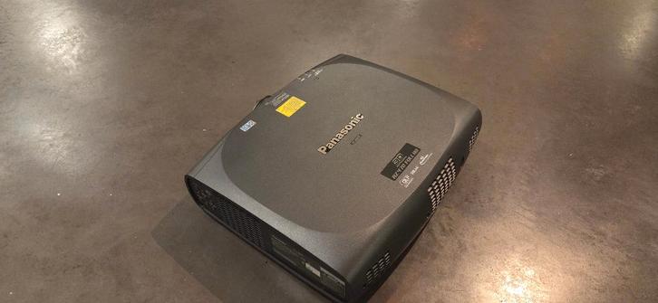 panasonic pt rz 470, Audio, Tv en Foto, Beamers, Gebruikt, DLP, Full HD (1080), Ophalen