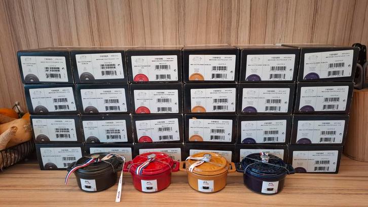 Staub mini cocotte, gietijzer 10cm, Huis en Inrichting, Keuken | Potten en Pannen, Gietijzer, Ophalen