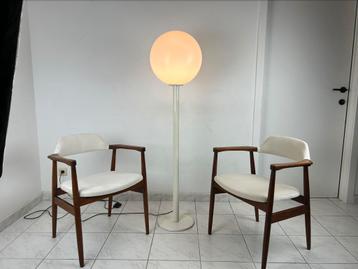 2x vintage Scandinavische stoel velvet geherstoffeerd beschikbaar voor biedingen